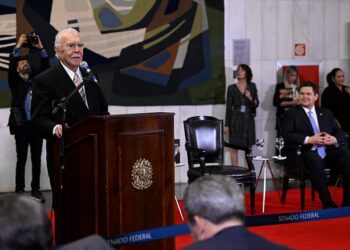 José Sarney relança três de seus romances no Senado — Senado Notícias
