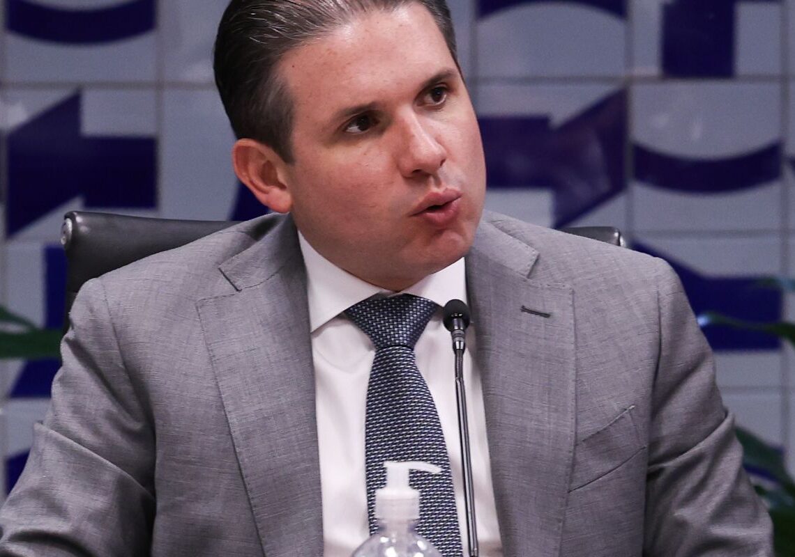 Motta convoca reunião de líderes para votar PL do fim da escala 6×1