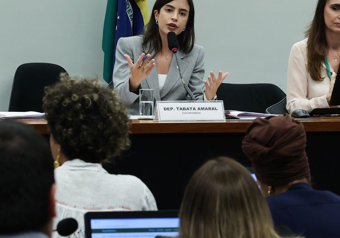 Proposta que criminaliza misoginia avança na Câmara dos Deputados