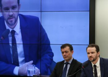 Ministro rebate oposição: trabalhador paga hoje menos impostos no país