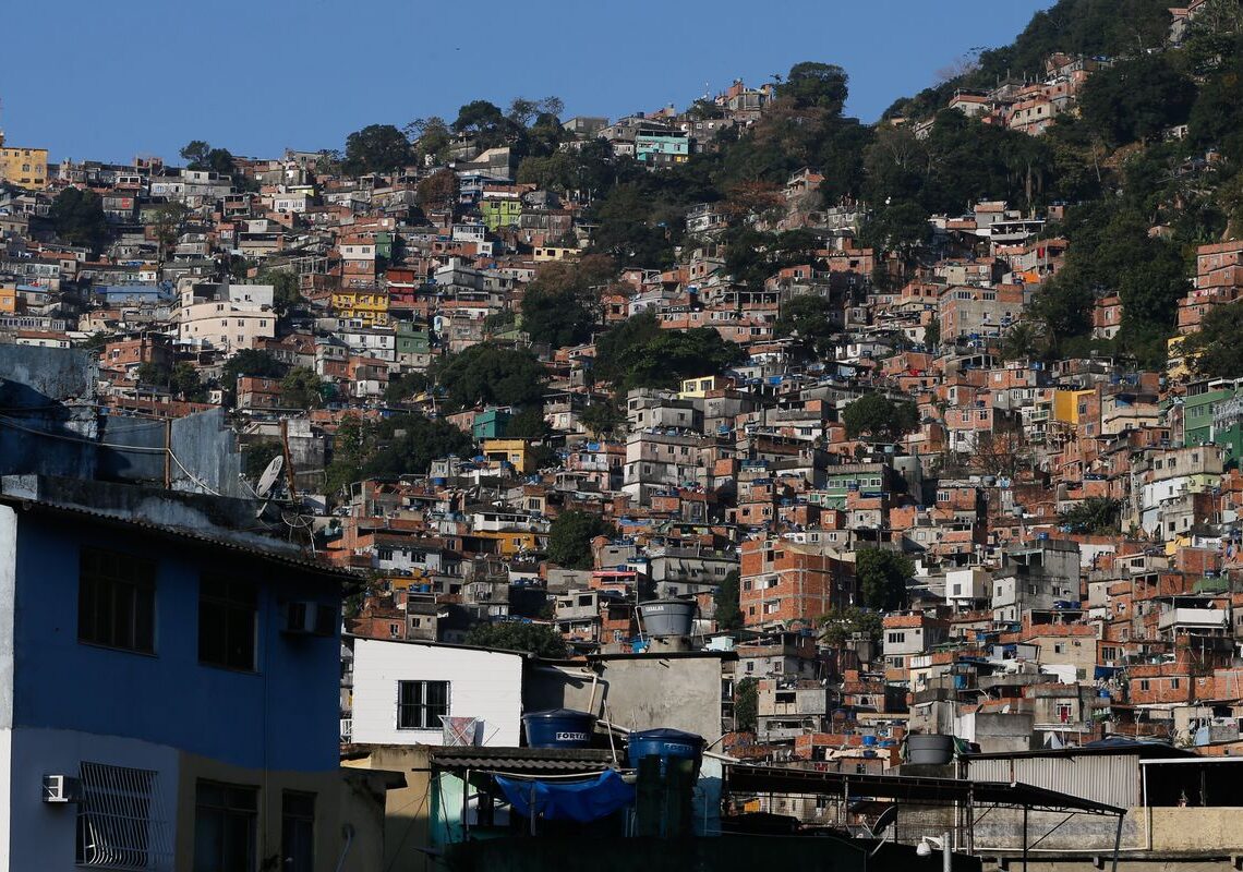 Projeto de turismo em favelas do Rio prepara rota especial para a Copa