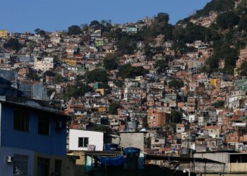 Projeto de turismo em favelas do Rio prepara rota especial para a Copa