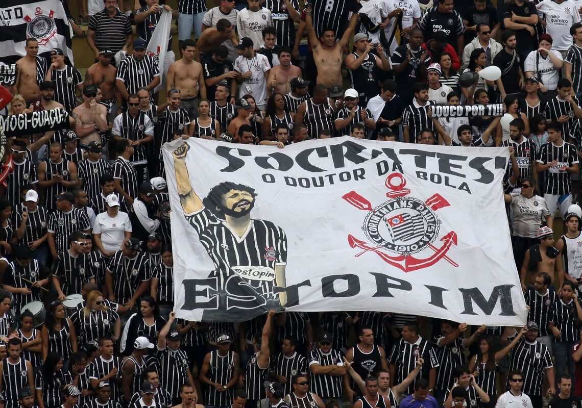 Sócrates, ídolo do Corinthians e da seleção, recebe honraria na Alesp
