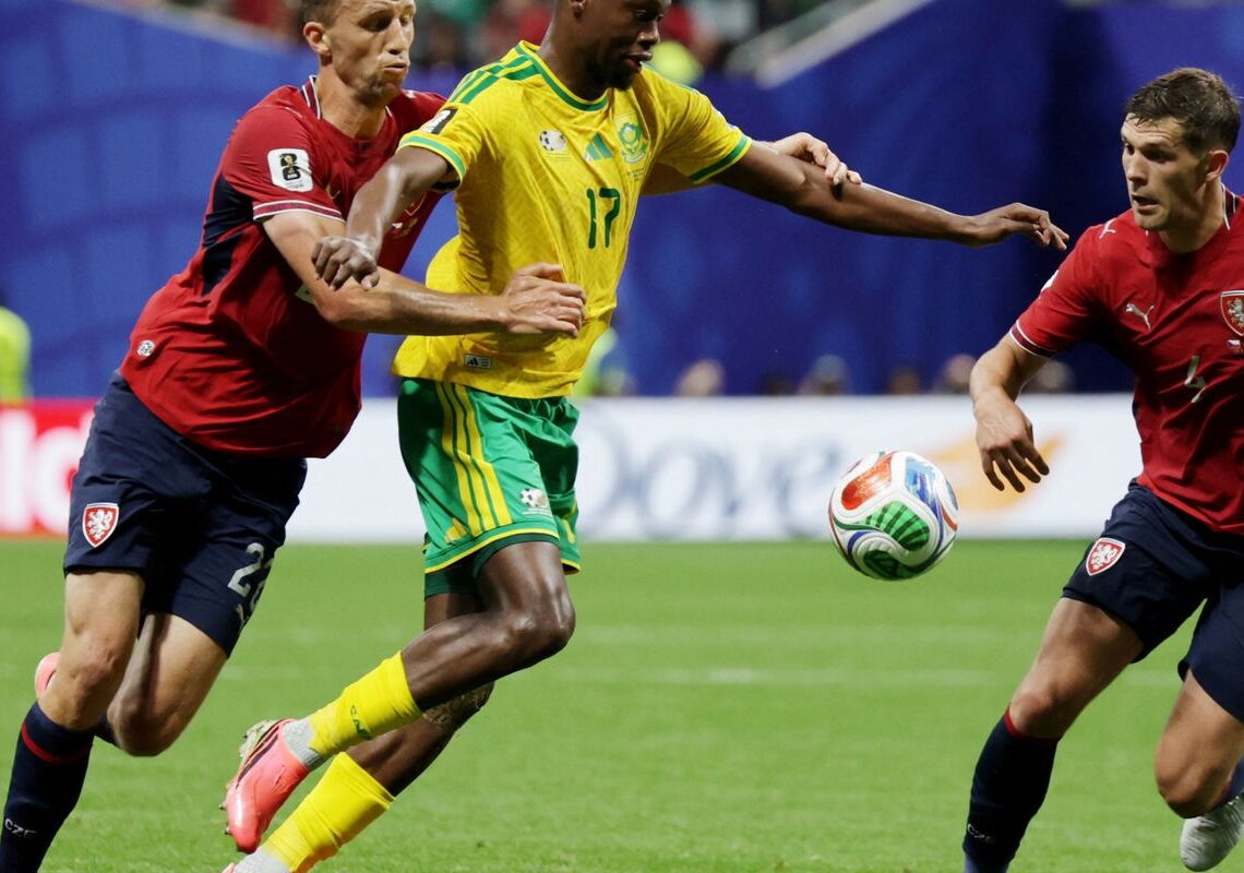 África do Sul sofre gol aos 6 min, reage e empata com República Tcheca