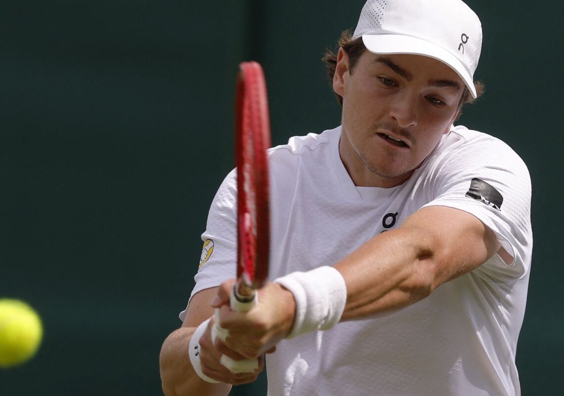 João Fonseca estreia em Wimbledon com 3 a 0 sobre Bautista Agut