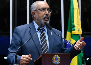 Paim destaca os dois anos da política de cuidado às pessoas com alzheimer — Senado Notícias