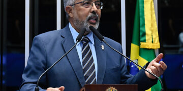Paim destaca os dois anos da política de cuidado às pessoas com alzheimer — Senado Notícias