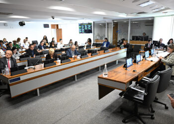 Avança projeto que cria protocolo em escolas para casos de preconceito — Senado Notícias