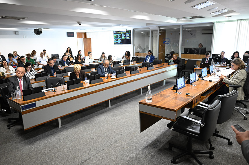 Avança projeto que cria protocolo em escolas para casos de preconceito — Senado Notícias