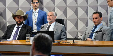 Instalada comissão que vai analisar MP sobre piso mínimo do frete — Senado Notícias