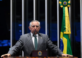 Izalci critica acordo para salvar BRB e cobra apuração de prejuízos — Senado Notícias