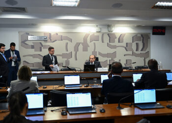 Portador de síndrome de Tourette como PCD avança — Senado Notícias