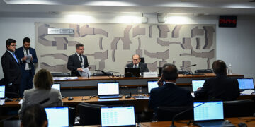Portador de síndrome de Tourette como PCD avança — Senado Notícias