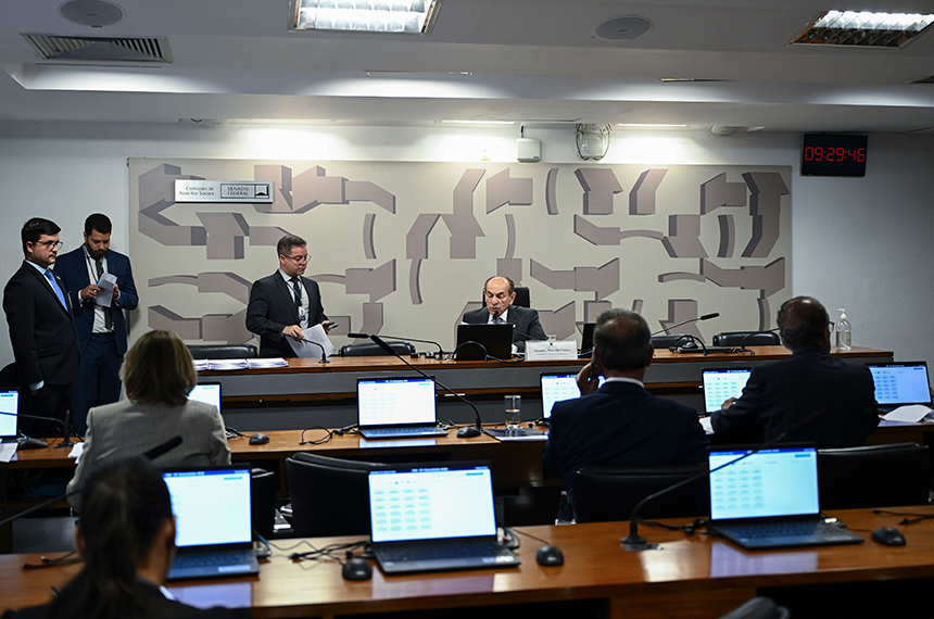 Portador de síndrome de Tourette como PCD avança — Senado Notícias