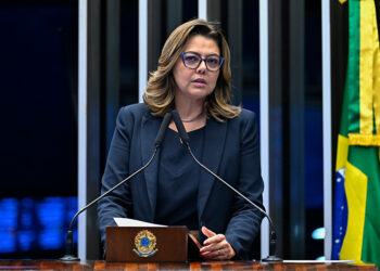Leila Barros cobra transparência sobre situação do BRB — Senado Notícias