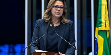 Leila Barros cobra transparência sobre situação do BRB — Senado Notícias