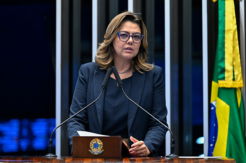 Leila Barros cobra transparência sobre situação do BRB — Senado Notícias