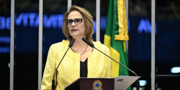 Damares celebra Dia da Marinha e destaca apoio à população da Região Norte — Senado Notícias