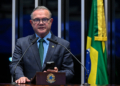 Wellington Fagundes homenageia padre Nazareno Lanciotti — Senado Notícias