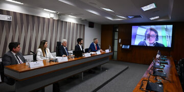 Debatedores defendem regulamentação da exploração de energia no mar — Senado Notícias