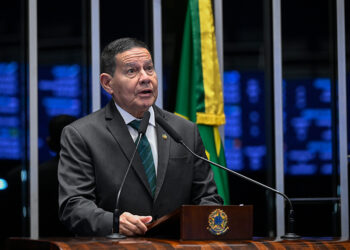 Brasil deve assumir responsabilidade no combate ao crime organizado, diz Mourão — Senado Notícias
