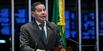 Brasil deve assumir responsabilidade no combate ao crime organizado, diz Mourão — Senado Notícias