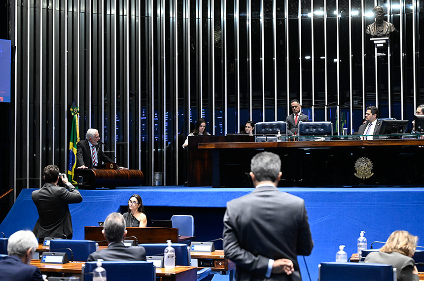 Senadores do governo e da oposição se solidarizam com presidente do Senado — Senado Notícias