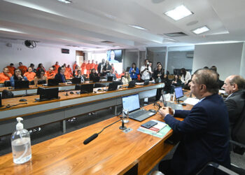 Destinação de emendas parlamentares da saúde aos bombeiros vai à CAE — Senado Notícias