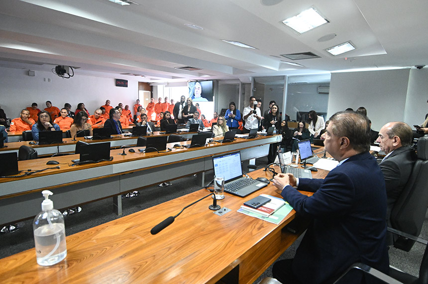 Destinação de emendas parlamentares da saúde aos bombeiros vai à CAE — Senado Notícias