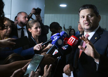 Davi Alcolumbre manifesta apoio a Jaques Wagner e defende presunção de inocência — Senado Notícias