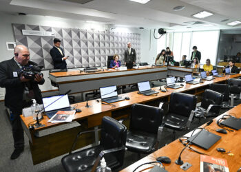 CDH aprova garantia de acessibilidade para mulher surda em consultas e exames — Senado Notícias