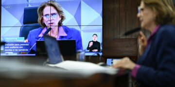 Avança projeto que busca proteger aluno autista do excesso de ruído — Senado Notícias