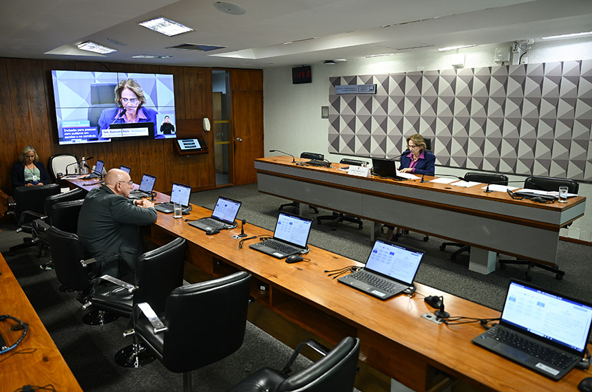 Vai a CAS projeto que reforça exame genético para câncer de mama — Senado Notícias