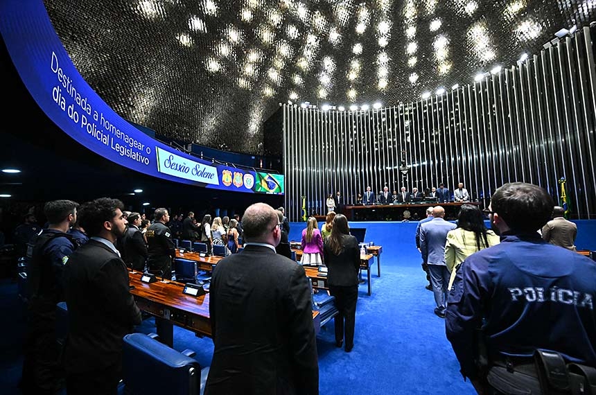 Papel do policial legislativo é reconhecido em sessão solene: ‘guardiões’ — Senado Notícias