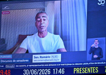 Romário defende fim da escala 6×1 e anuncia devolução de salário — Senado Notícias