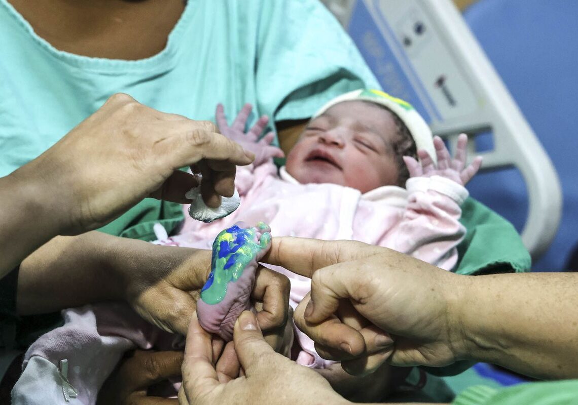 Hospitais do Rio homenageiam bebês que nascem durante a Copa