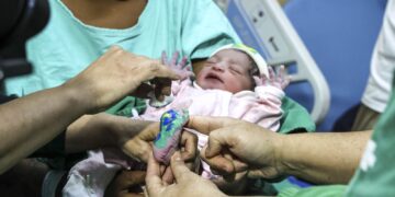 Hospitais do Rio homenageiam bebês que nascem durante a Copa