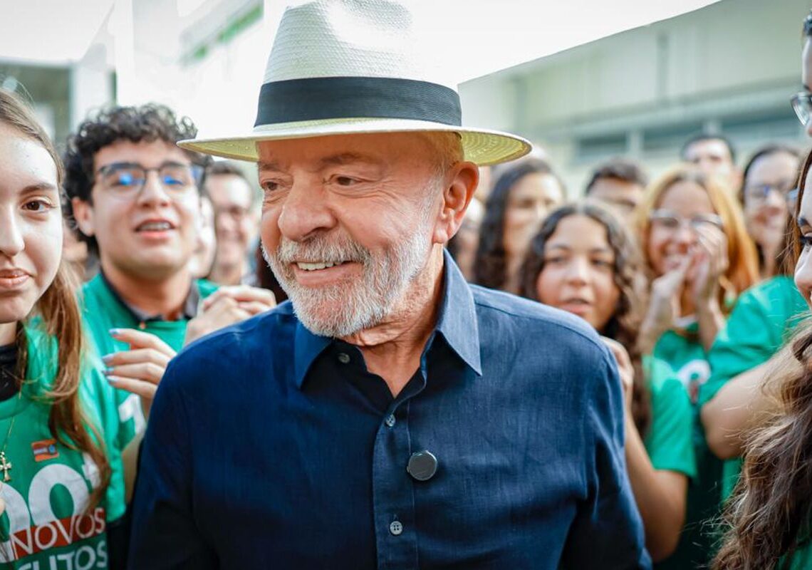 “Quem tinha que aumentar a taxa seríamos nós”, diz Lula sobre EUA