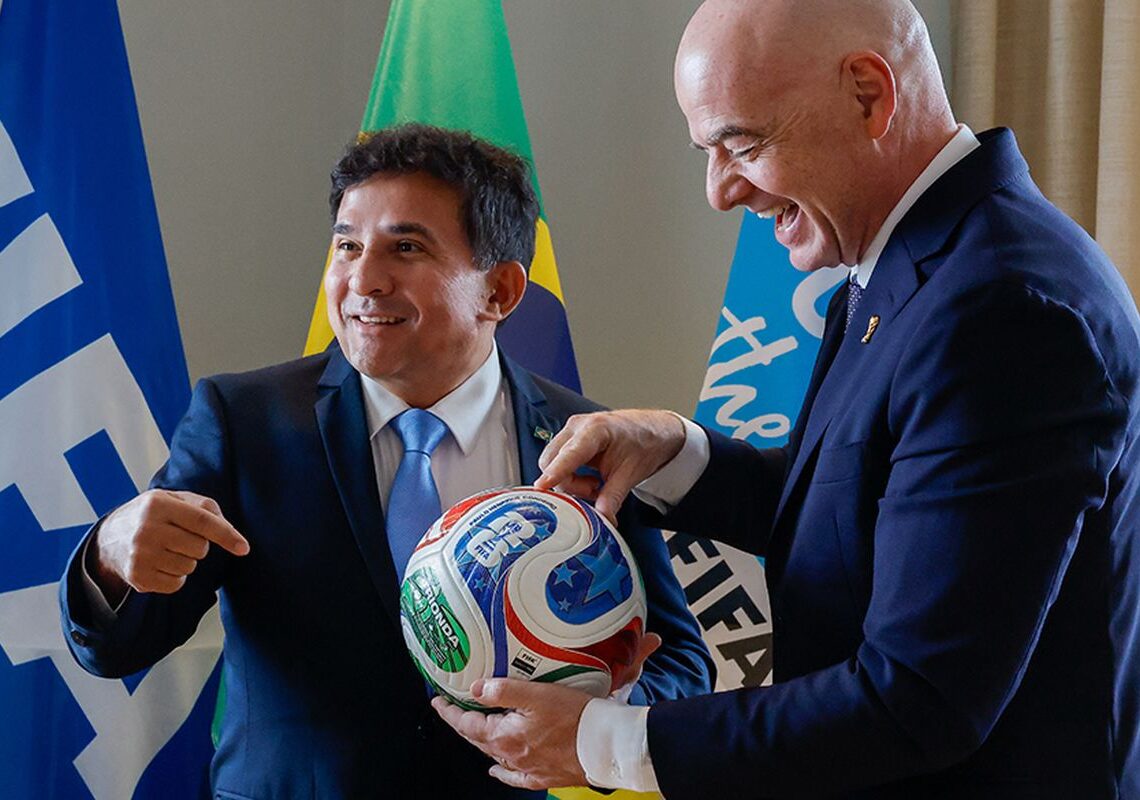 Ministro do Esporte entrega marco regulatório da Copa Feminina à Fifa