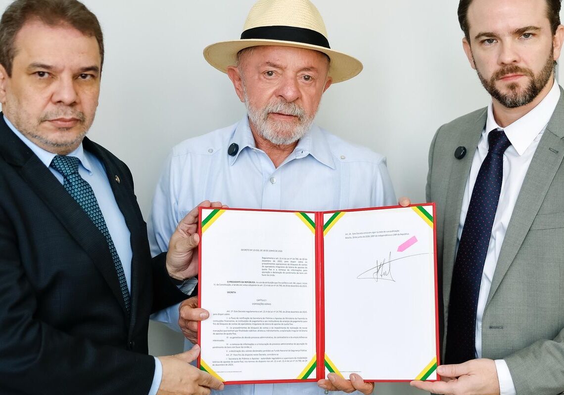 Lula assina decreto que prevê bloqueio de recursos de bets ilegais