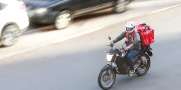 Congresso avalia MP que cria linha de crédito para motociclista de aplicativo — Senado Notícias