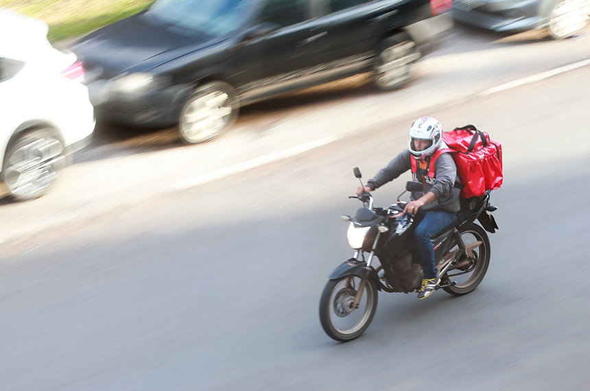 Congresso avalia MP que cria linha de crédito para motociclista de aplicativo — Senado Notícias