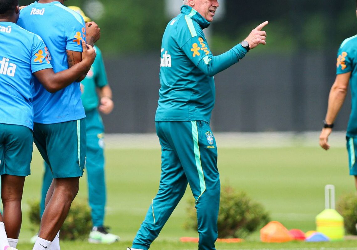Prestes a estrear na Copa, Ancelotti não dá pistas sobre escalação