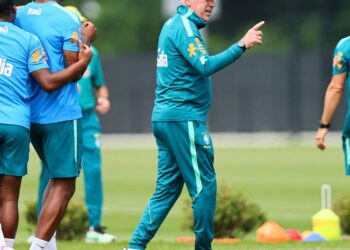 Prestes a estrear na Copa, Ancelotti não dá pistas sobre escalação