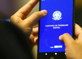 Mercado de trabalho formal cresce 2,6%; serviço público puxa alta