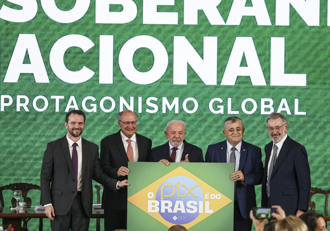 “Brasil não abaixa a cabeça”, diz Durigan ao defender soberania e Pix