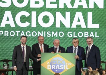 “Brasil não abaixa a cabeça”, diz Durigan ao defender soberania e Pix