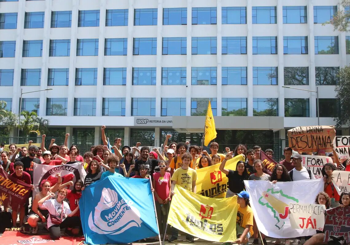 Estudantes encerram greve de quase dois meses na USP