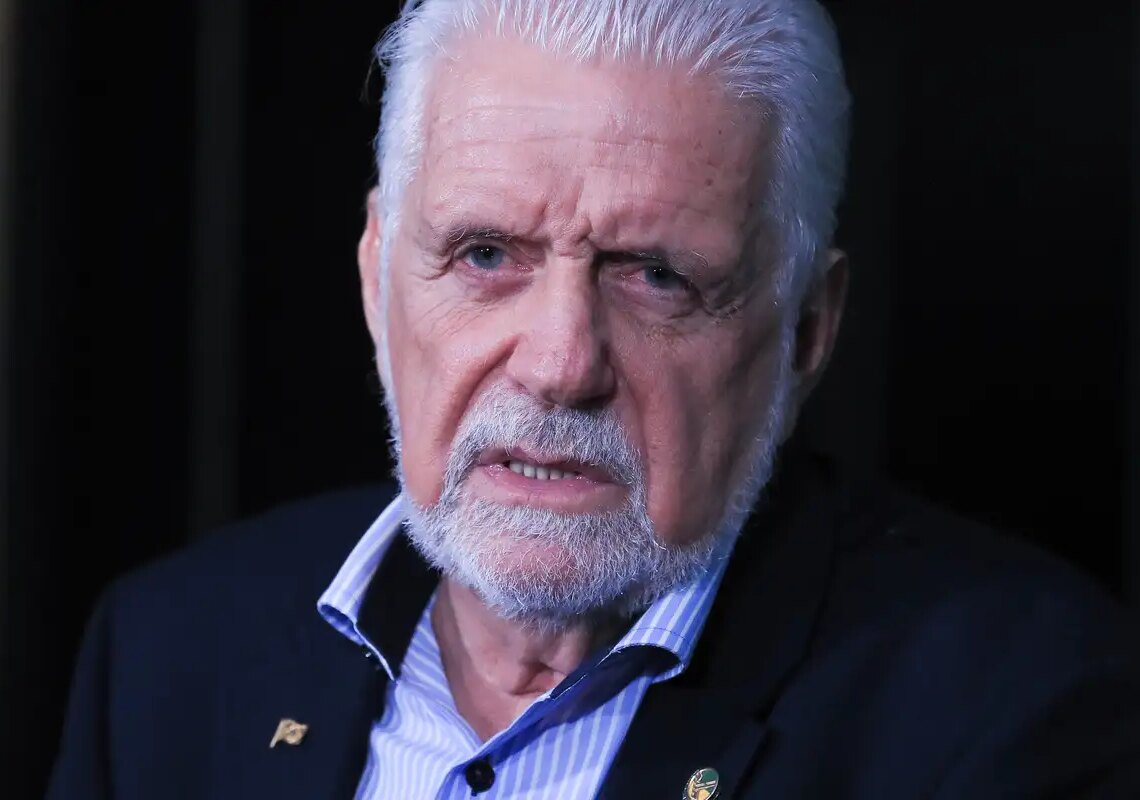 Jaques Wagner anuncia saída da liderança do governo no Senado