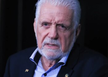 Jaques Wagner anuncia saída da liderança do governo no Senado